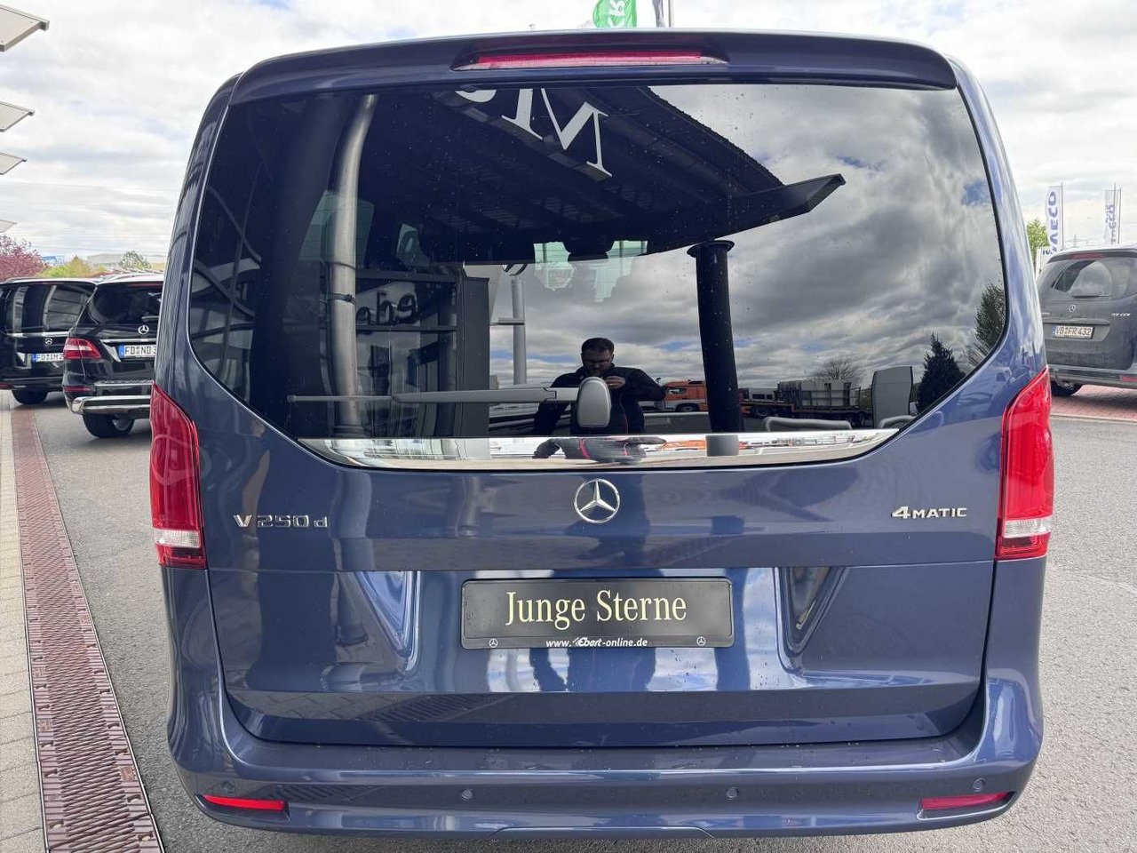 Mercedes-Benz V 250 d EDITION 4MATIC AMG DISTRONIC AHK Tisch - מכונות אחרות: תמונה 5 Mercedes-Benz V 250 d EDITION 4MATIC AMG DISTRONIC AHK Tisch - מכונות אחרות: תמונה 5