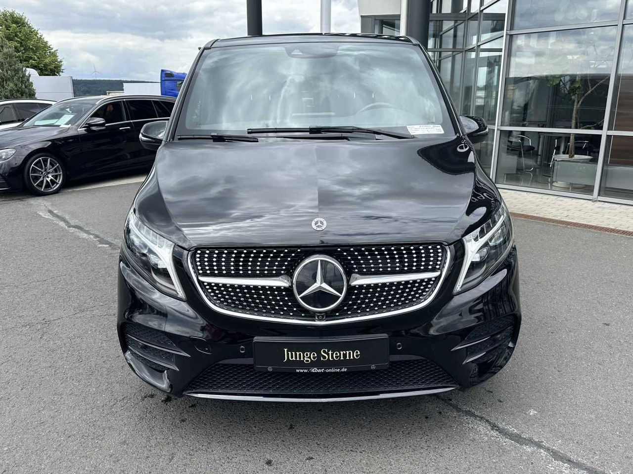 Mercedes-Benz V 300 d 4MATIC EXCLUSIVE AMG Panorama DISTRONIC - מכונית: תמונה 2 Mercedes-Benz V 300 d 4MATIC EXCLUSIVE AMG Panorama DISTRONIC - מכונית: תמונה 2