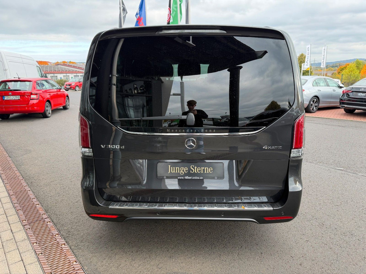 Mercedes-Benz V 300 d 4MATIC EXCLUSIVE AMG Panorama Standheiz - רכב סטיישן: תמונה 5 Mercedes-Benz V 300 d 4MATIC EXCLUSIVE AMG Panorama Standheiz - רכב סטיישן: תמונה 5