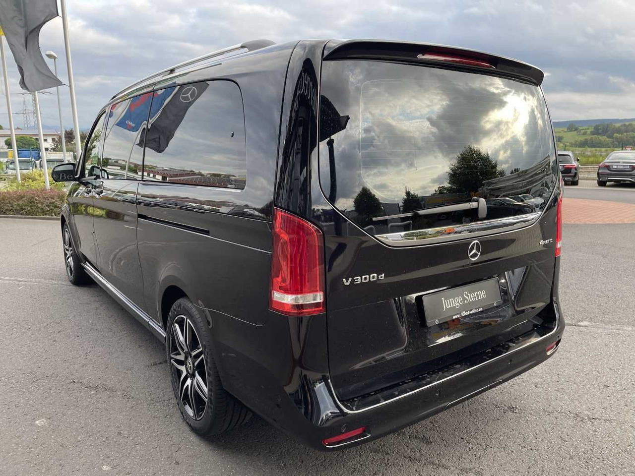 Mercedes-Benz V 300 d AVA 4MATIC AMG Kühlschrank AIRMATIC - רכב סטיישן: תמונה 3 Mercedes-Benz V 300 d AVA 4MATIC AMG Kühlschrank AIRMATIC - רכב סטיישן: תמונה 3