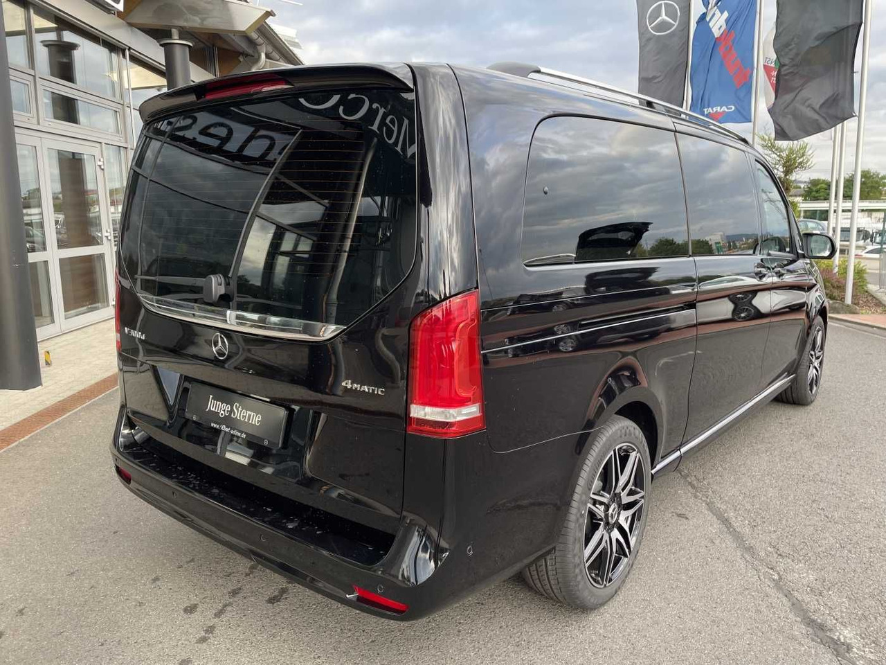 Mercedes-Benz V 300 d AVA 4MATIC AMG Kühlschrank AIRMATIC - רכב סטיישן: תמונה 4 Mercedes-Benz V 300 d AVA 4MATIC AMG Kühlschrank AIRMATIC - רכב סטיישן: תמונה 4