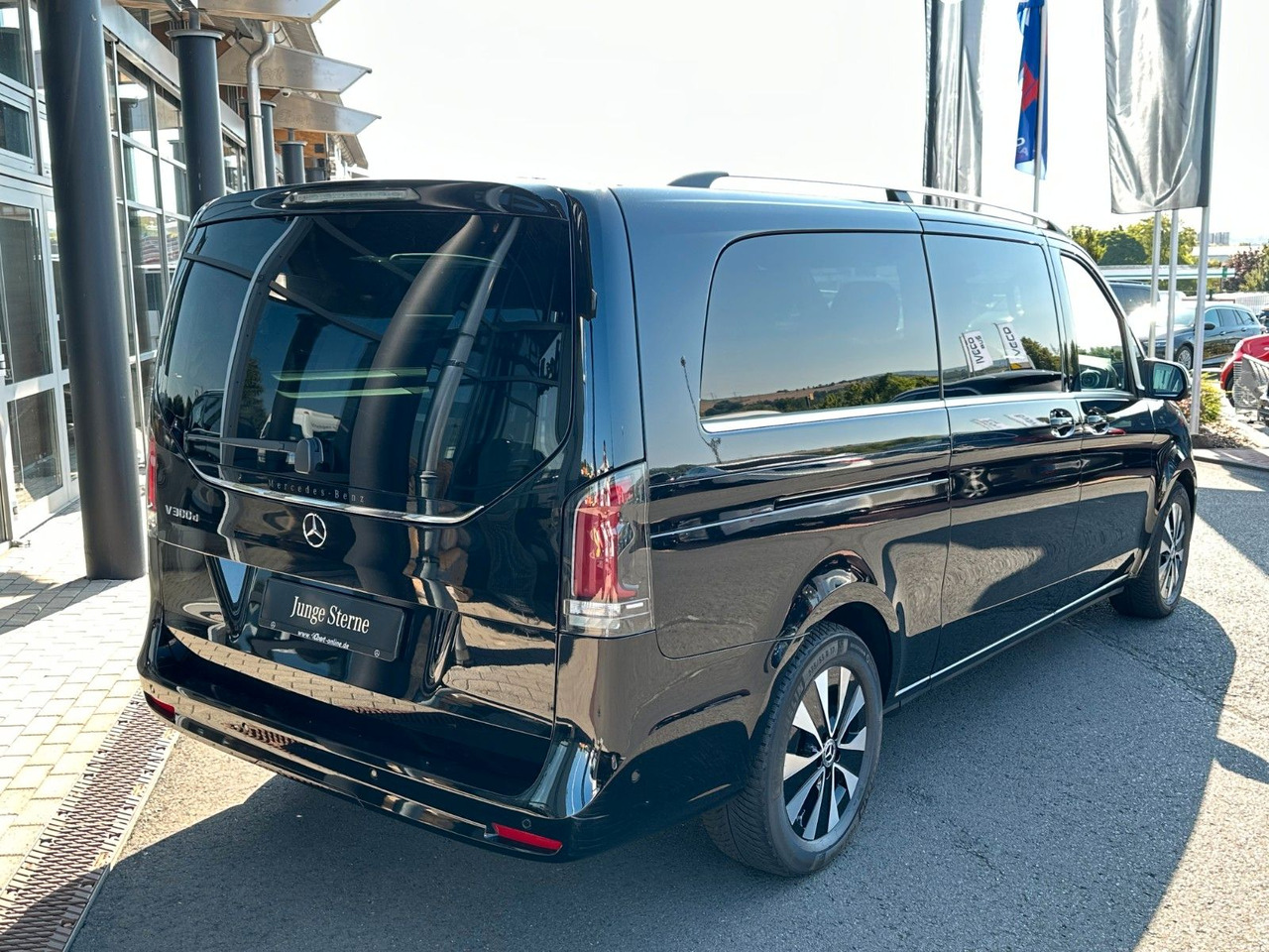 Mercedes-Benz V 300 d AVANTGARDE Extralang 360Kamera 8Sitze - כלי רכב מסחרי לנוסעים: תמונה 4 Mercedes-Benz V 300 d AVANTGARDE Extralang 360Kamera 8Sitze - כלי רכב מסחרי לנוסעים: תמונה 4