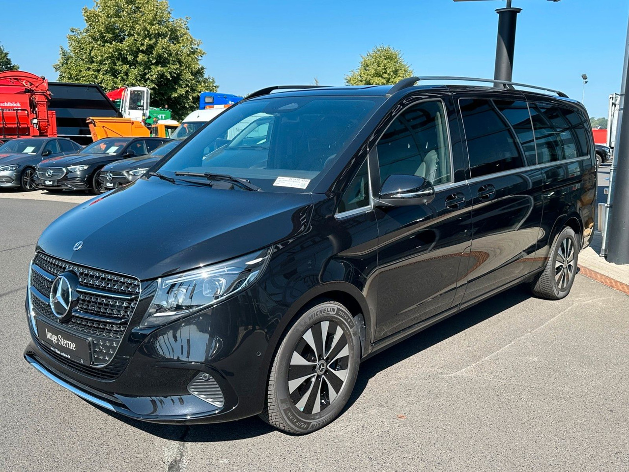 Mercedes-Benz V 300 d AVANTGARDE Extralang 360Kamera 8Sitze - כלי רכב מסחרי לנוסעים: תמונה 3 Mercedes-Benz V 300 d AVANTGARDE Extralang 360Kamera 8Sitze - כלי רכב מסחרי לנוסעים: תמונה 3