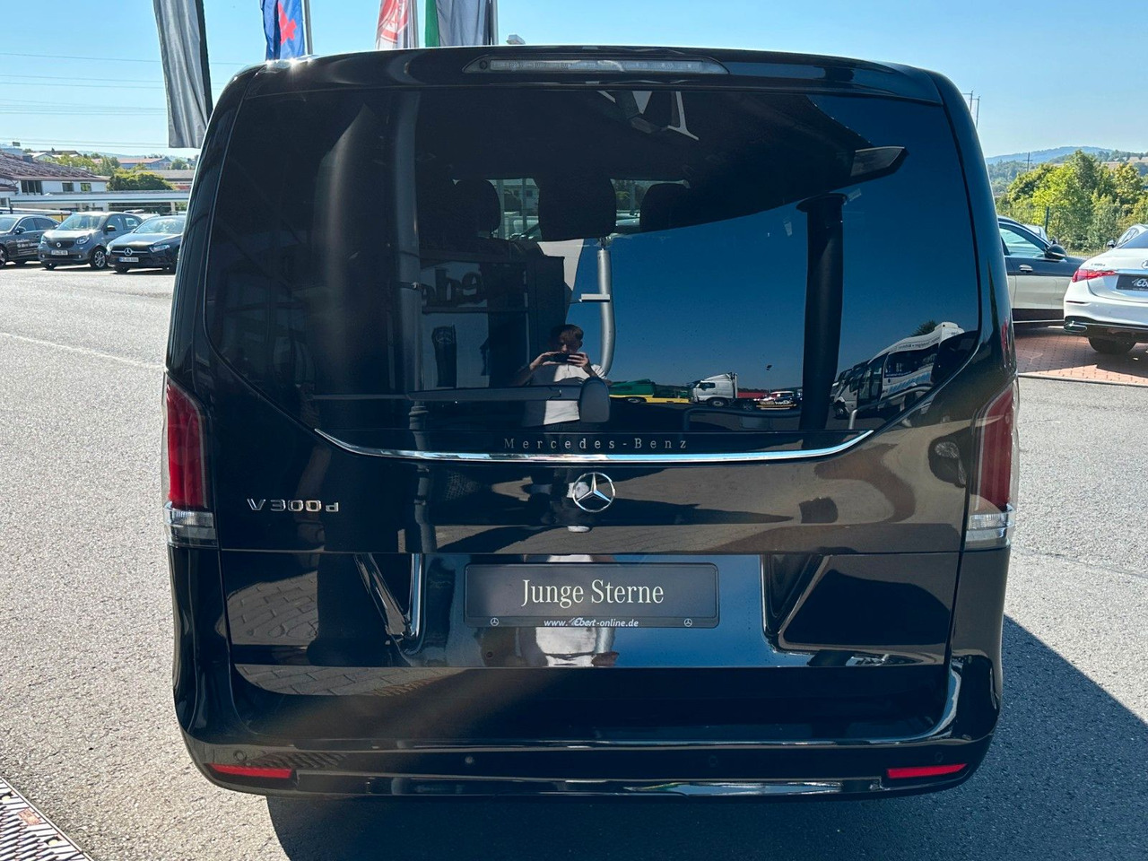 Mercedes-Benz V 300 d AVANTGARDE Extralang 360Kamera 8Sitze - כלי רכב מסחרי לנוסעים: תמונה 5 Mercedes-Benz V 300 d AVANTGARDE Extralang 360Kamera 8Sitze - כלי רכב מסחרי לנוסעים: תמונה 5