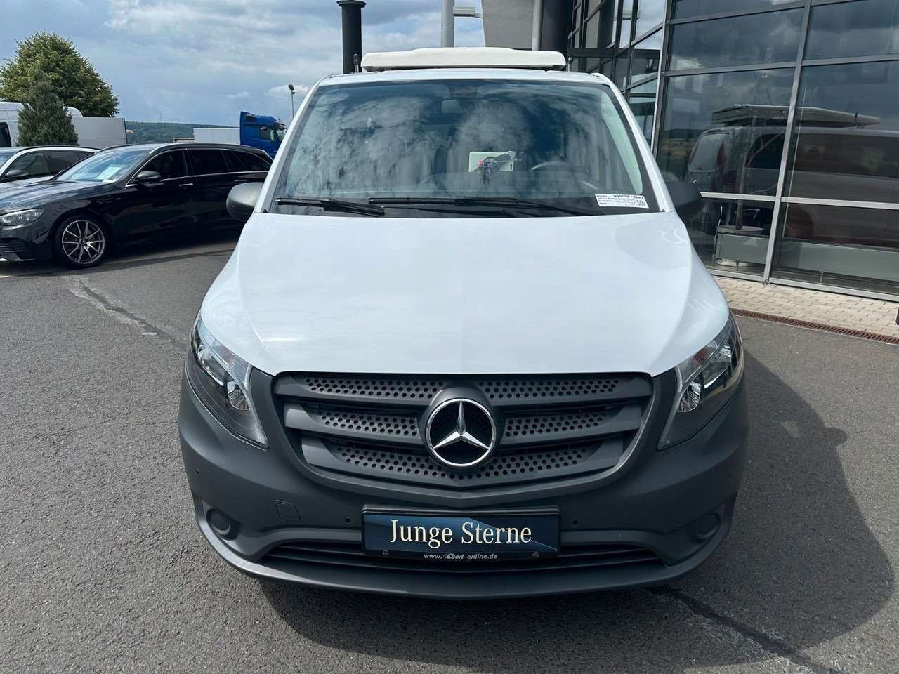 Mercedes-Benz Vito 111 CDI Tourer Begleitfahrzeug BF3+ / WVZ - כלי רכב מסחרי לנוסעים: תמונה 3 Mercedes-Benz Vito 111 CDI Tourer Begleitfahrzeug BF3+ / WVZ - כלי רכב מסחרי לנוסעים: תמונה 3