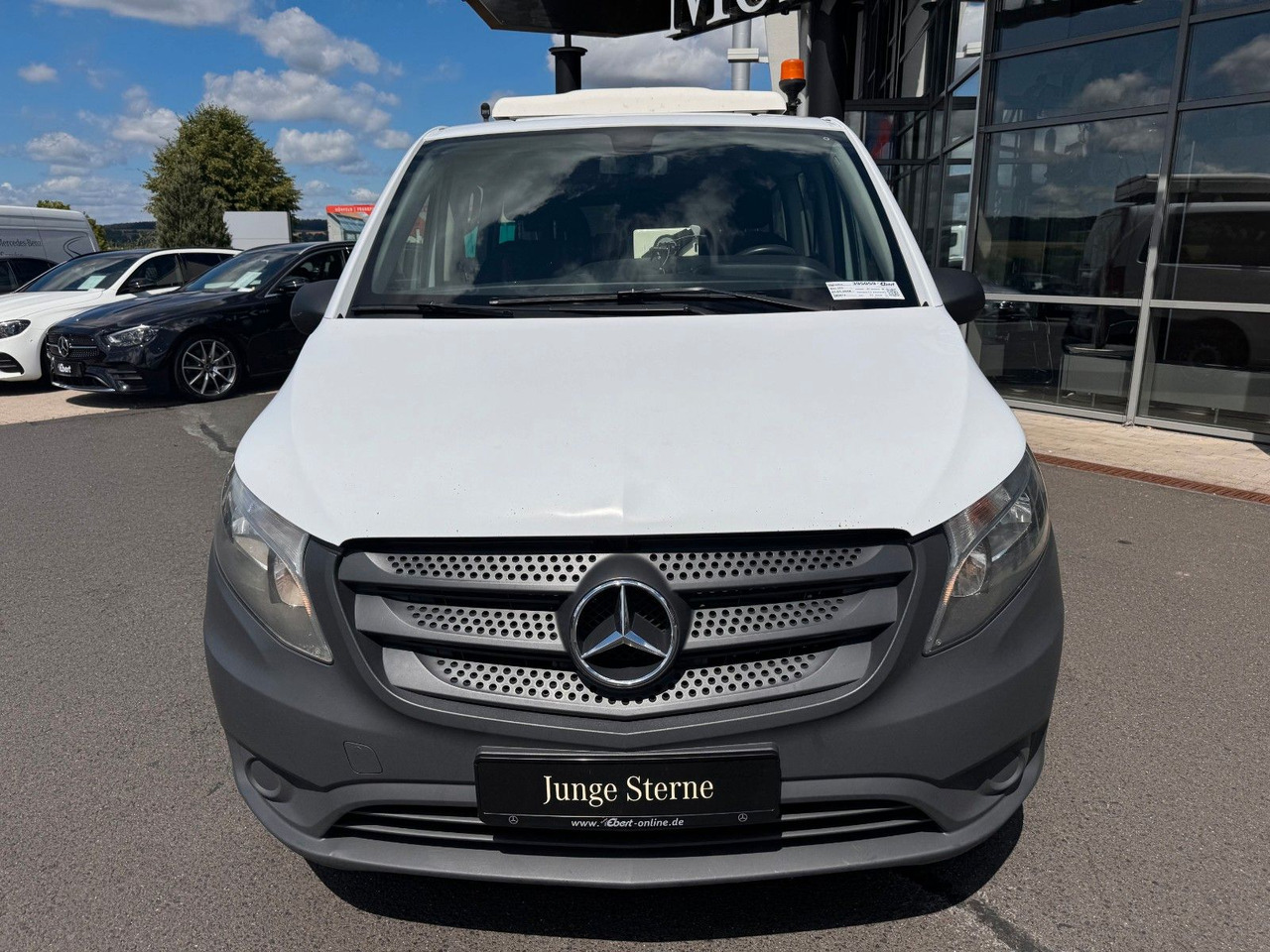 Mercedes-Benz Vito 111 CDI Tourer Begleitfahrzeug BF3+ / WVZ - כלי רכב מסחרי לנוסעים: תמונה 3 Mercedes-Benz Vito 111 CDI Tourer Begleitfahrzeug BF3+ / WVZ - כלי רכב מסחרי לנוסעים: תמונה 3