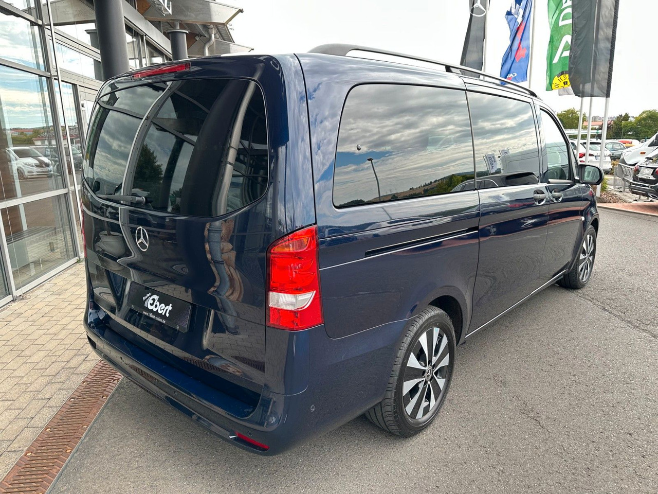 Mercedes-Benz Vito 116 CDI Tourer Pro Liege-Paket Panoramadach - כלי רכב מסחרי לנוסעים: תמונה 4 Mercedes-Benz Vito 116 CDI Tourer Pro Liege-Paket Panoramadach - כלי רכב מסחרי לנוסעים: תמונה 4