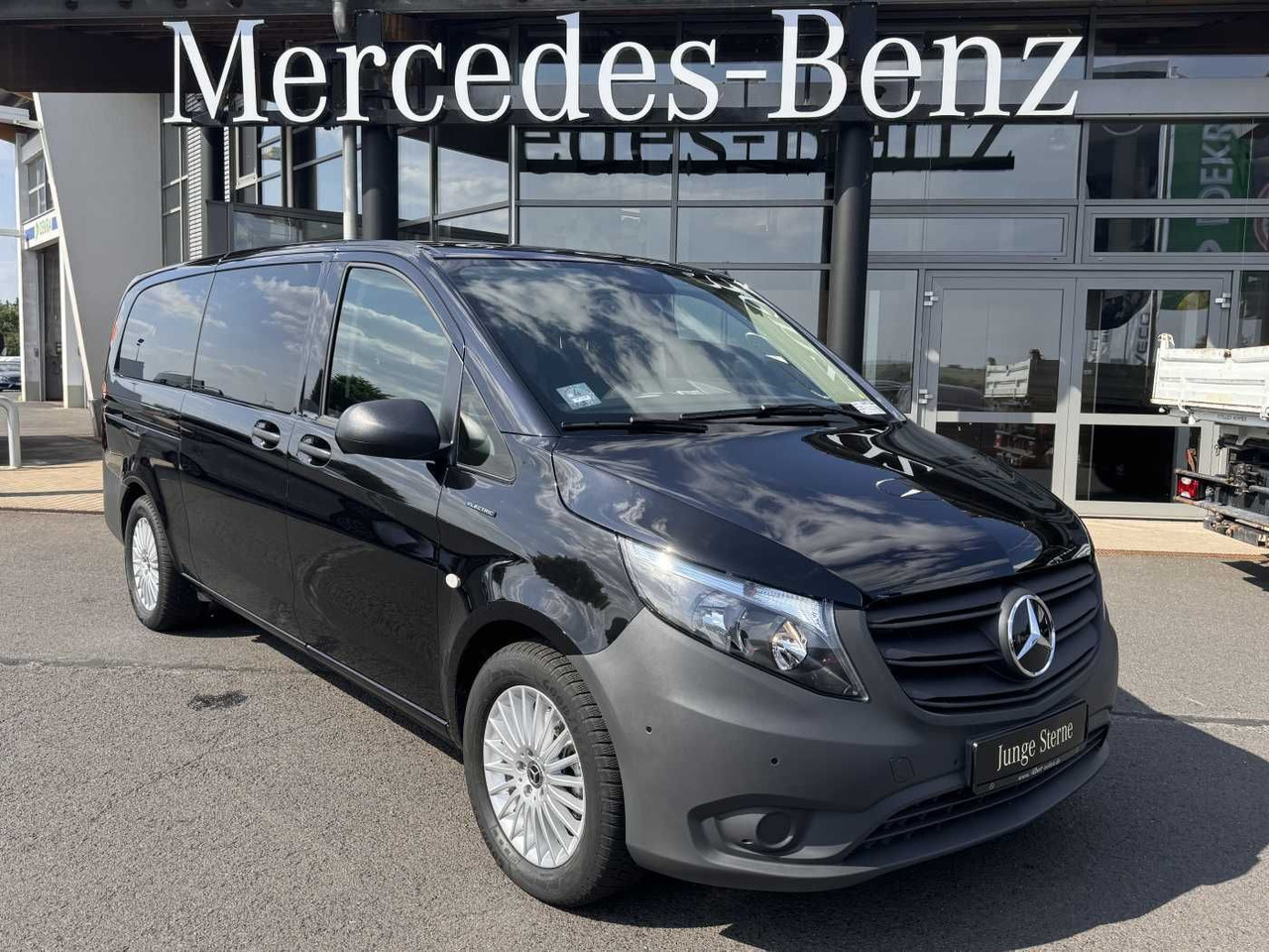 Mercedes-Benz eVito 129 Tourer Behinderten-/Rollstuhlrampe - מכונית: תמונה 2 Mercedes-Benz eVito 129 Tourer Behinderten-/Rollstuhlrampe - מכונית: תמונה 2