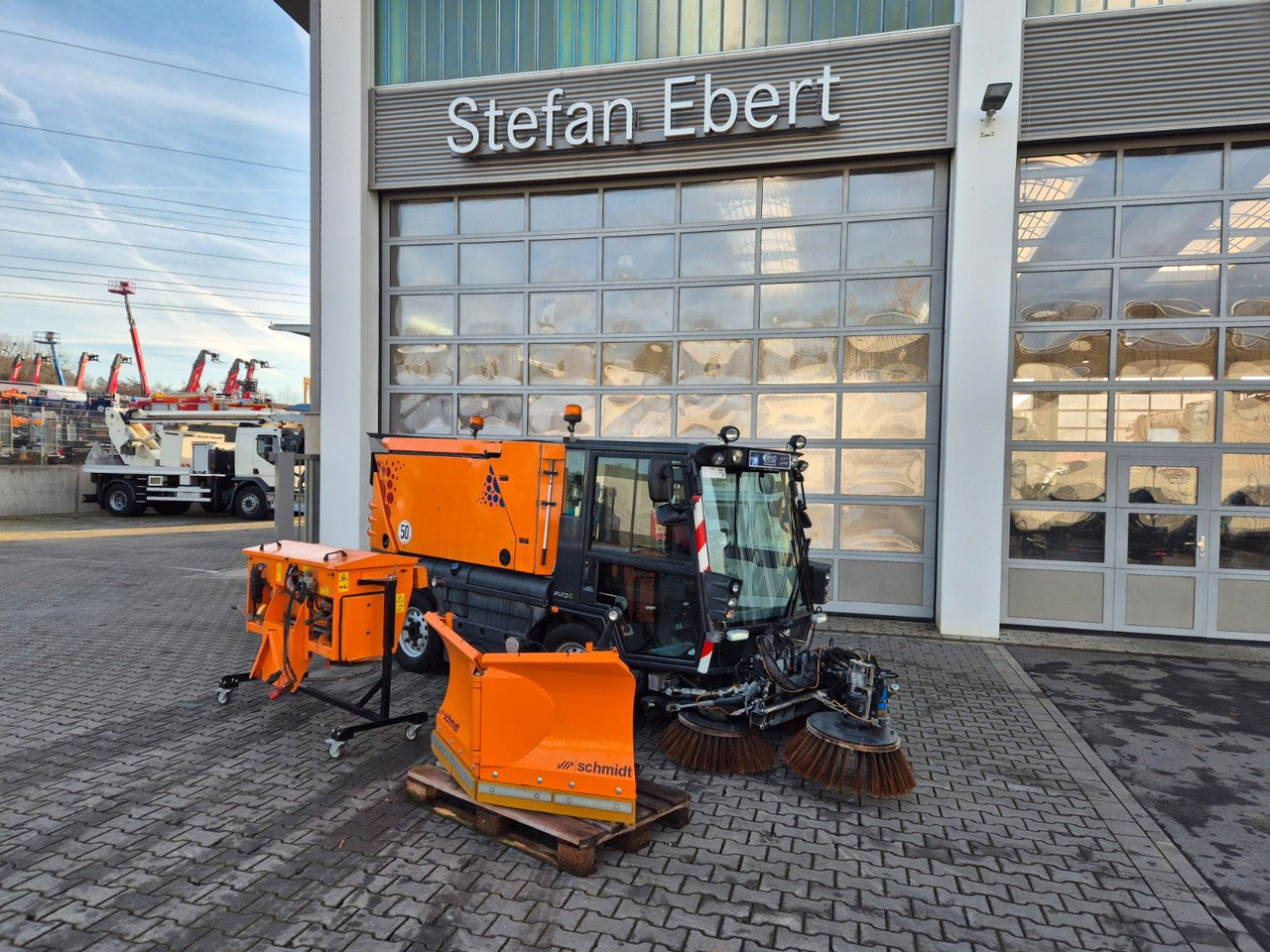 Schmidt Swingo Compact 200+ Winterdienst Klima - מטאטא כבישים: תמונה 1 Schmidt Swingo Compact 200+ Winterdienst Klima - מטאטא כבישים: תמונה 1