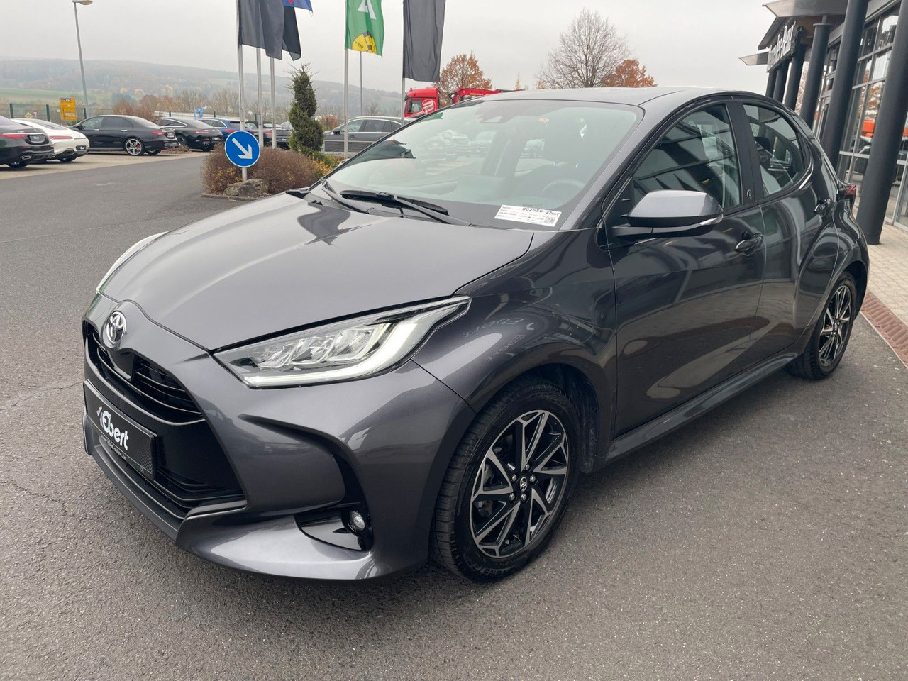 Toyota Yaris 1.5 VVT-iE Aut. Team D AHK+R-Kamera+SHZ - מכונית: תמונה 3 Toyota Yaris 1.5 VVT-iE Aut. Team D AHK+R-Kamera+SHZ - מכונית: תמונה 3