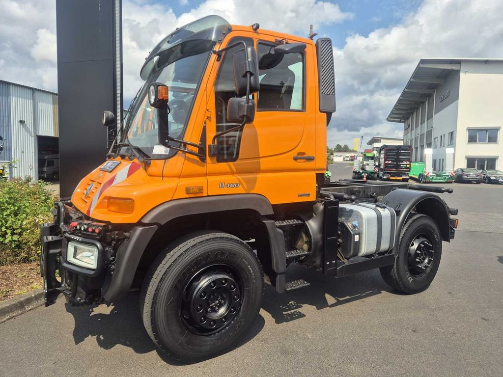 Unimog U 400 4x4 Fahrgestell Vario Pilot Zapfwelle LOF Unimog U 400 4x4 Fahrgestell Vario Pilot Zapfwelle LOF - משאית עם שלדת תא: תמונה 4 Unimog U 400 4x4 Fahrgestell Vario Pilot Zapfwelle LOF Unimog U 400 4x4 Fahrgestell Vario Pilot Zapfwelle LOF - משאית עם שלדת תא: תמונה 4