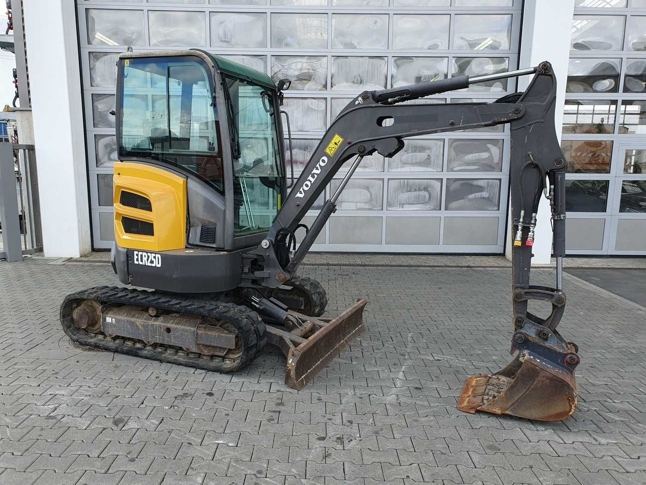 Volvo ECR25D / nur 2.974h! / 1x Tieflöffel / 2016 - מיני מחפר: תמונה 2 Volvo ECR25D / nur 2.974h! / 1x Tieflöffel / 2016 - מיני מחפר: תמונה 2
