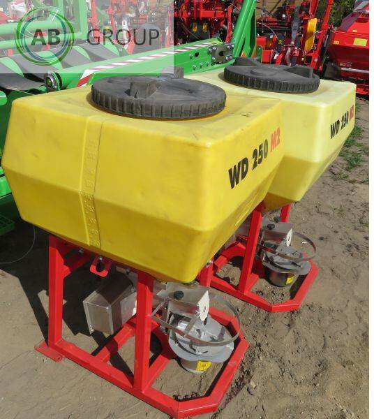 APV Siewnik poplonów 250 l USZKODZONY / DOSTĘPNY OD RĘ - מפזרת דשן: תמונה 2 APV Siewnik poplonów 250 l USZKODZONY / DOSTĘPNY OD RĘ - מפזרת דשן: תמונה 2