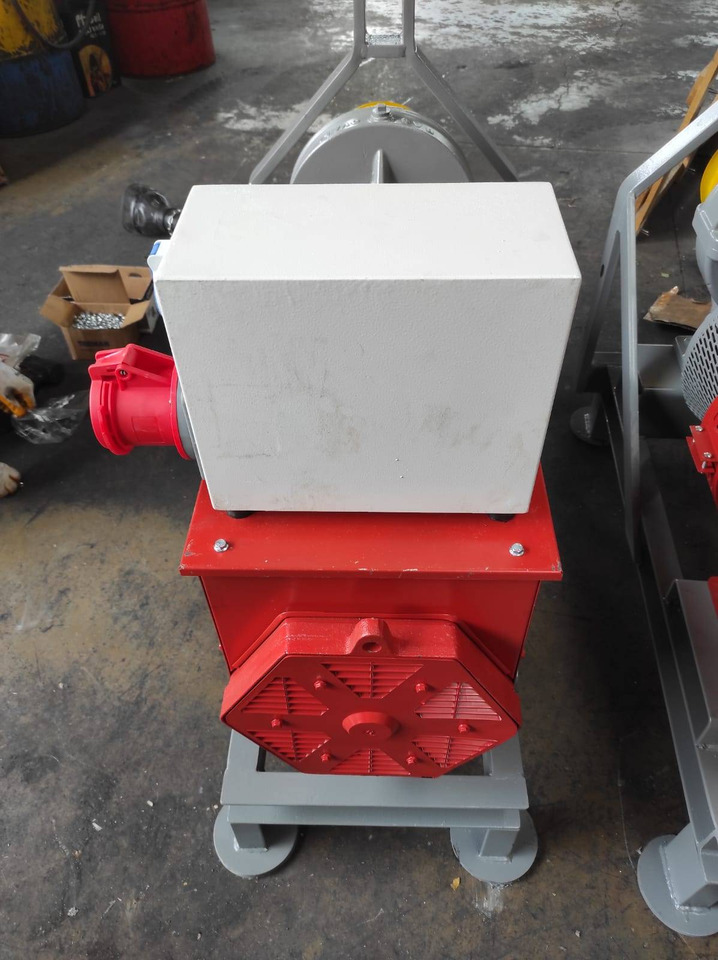 Elektro-Jen 20 kVa / 16 kW PTO driven generator with AVR control - IN STOCK - ערכת גנרטורים: תמונה 5 Elektro-Jen 20 kVa / 16 kW PTO driven generator with AVR control - IN STOCK - ערכת גנרטורים: תמונה 5