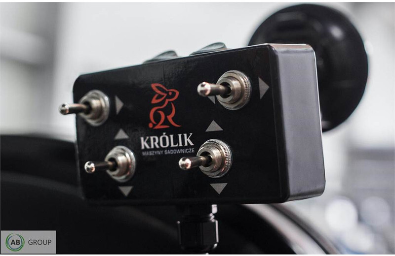 Królik belka herbicydowa hydrauliczna dwustronna BHh - מרסס מותקן על טרקטור: תמונה 4 Królik belka herbicydowa hydrauliczna dwustronna BHh - מרסס מותקן על טרקטור: תמונה 4