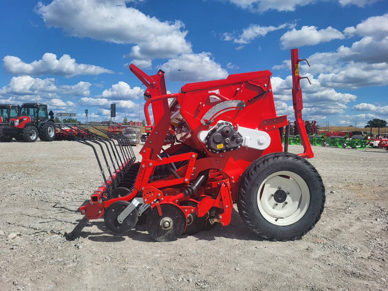 Ozdoken mechanical seed drill Pertum-S 300 - double-disc - on stock - מקדחת זרעים: תמונה 2 Ozdoken mechanical seed drill Pertum-S 300 - double-disc - on stock - מקדחת זרעים: תמונה 2