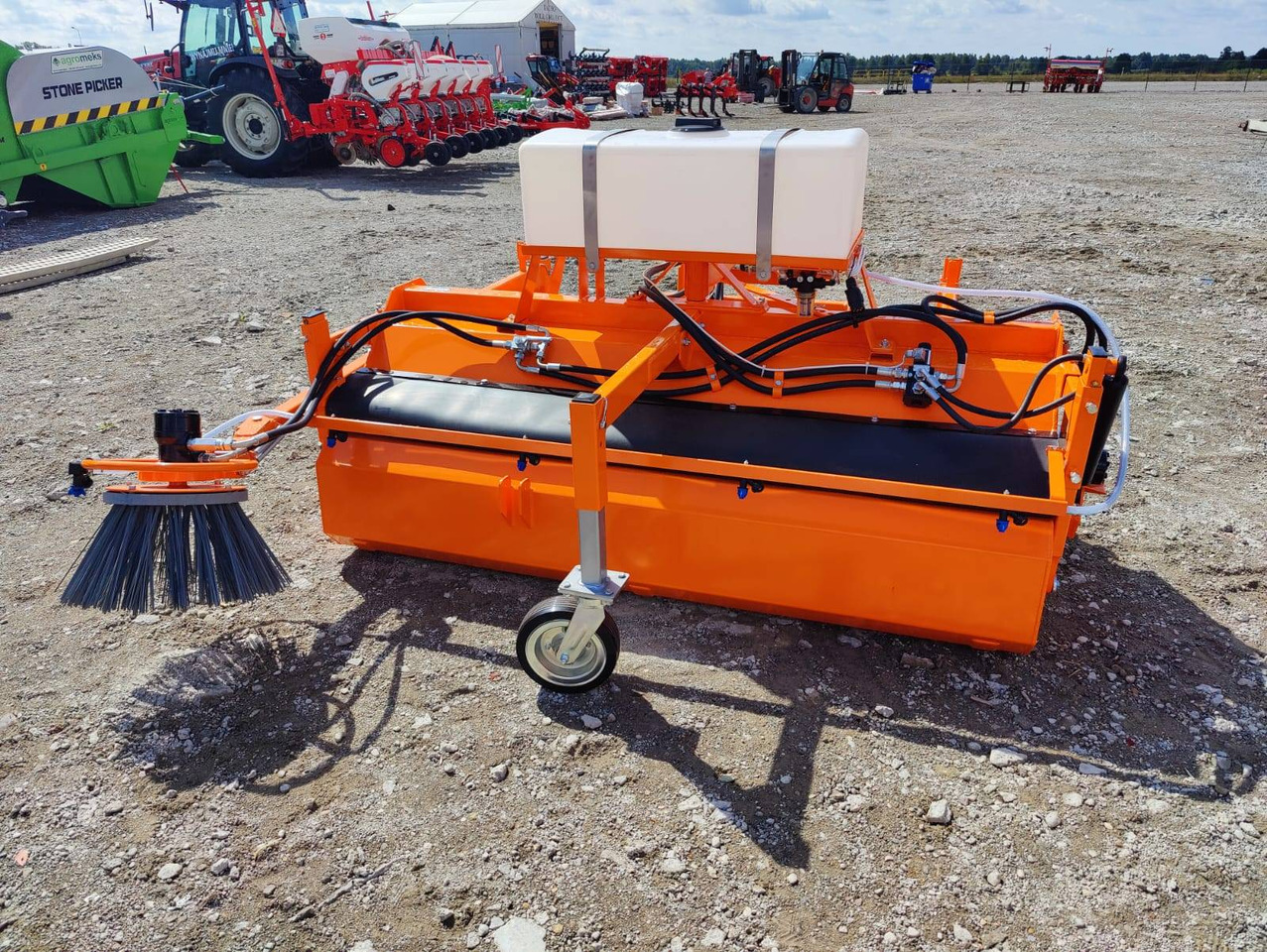 POM Augustów 2m Zamiatarka Typ T801/2 - dostępna od ręki! - מטאטא עבור כלי רכב עירוני/ מיוחד: תמונה 1 POM Augustów 2m Zamiatarka Typ T801/2 - dostępna od ręki! - מטאטא עבור כלי רכב עירוני/ מיוחד: תמונה 1