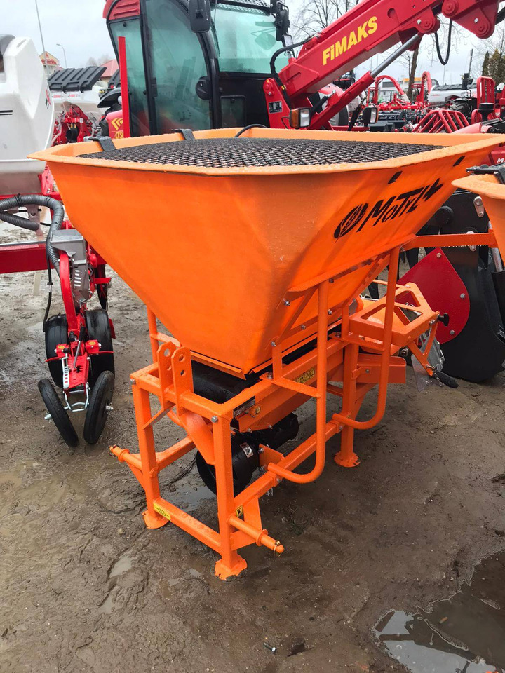 POM Augustów salt and sand spreader with communal attachment Motyl N 31M/1 - מפזרת דשן: תמונה 1 POM Augustów salt and sand spreader with communal attachment Motyl N 31M/1 - מפזרת דשן: תמונה 1
