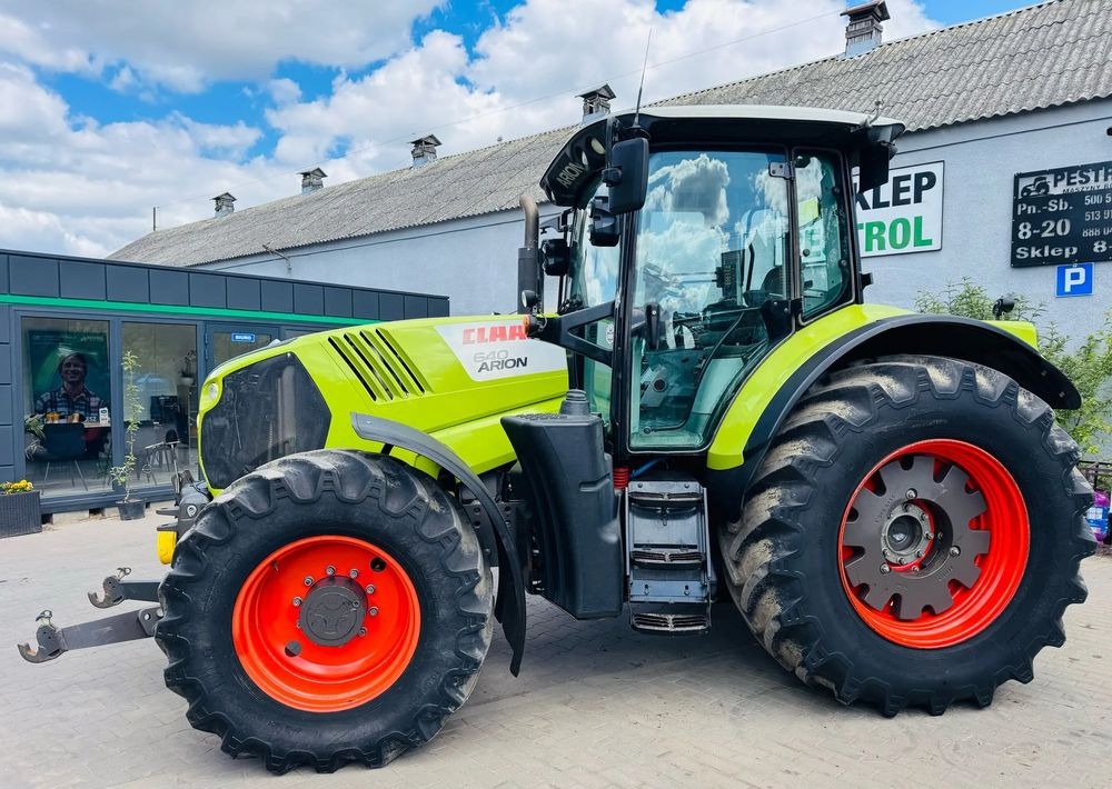 Claas Arion 640 - טרקטור חקלאי: תמונה 2 Claas Arion 640 - טרקטור חקלאי: תמונה 2