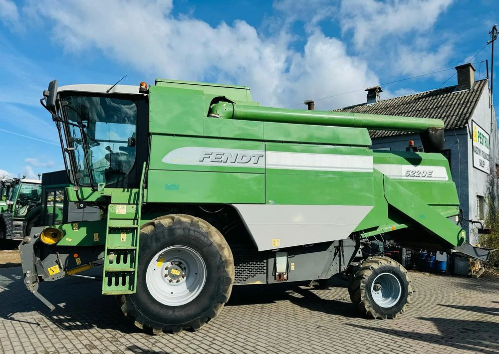 Fendt 5220E - מקצרת קומבינה: תמונה 1 Fendt 5220E - מקצרת קומבינה: תמונה 1