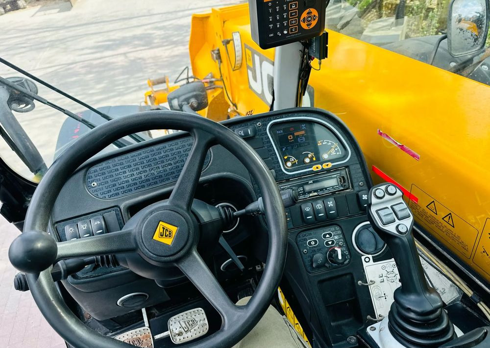 מפעיל טלסקופי JCB 550-80 Agri Plus: תמונה 16