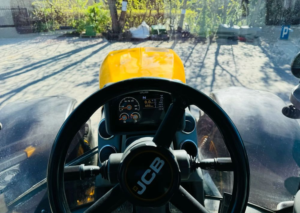 טרקטור חקלאי JCB Fastrac 4220: תמונה 17