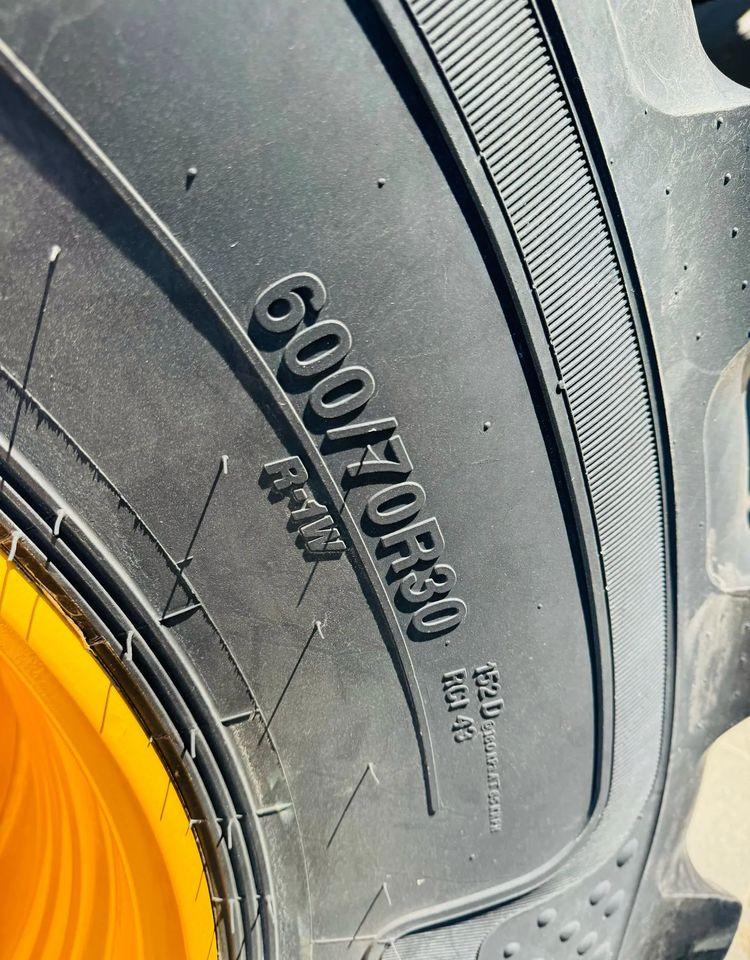 JCB Fastrac 4220 - טרקטור חקלאי: תמונה 5 JCB Fastrac 4220 - טרקטור חקלאי: תמונה 5