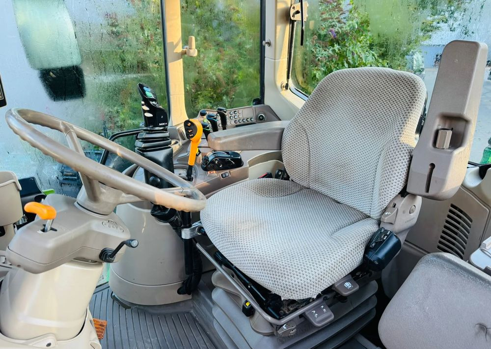 טרקטור חקלאי John Deere 6110M: תמונה 18