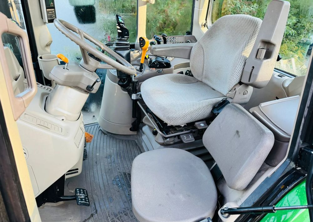 טרקטור חקלאי John Deere 6110M: תמונה 19