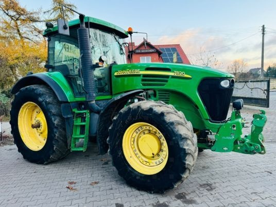 John Deere 7820 - טרקטור חקלאי: תמונה 1 John Deere 7820 - טרקטור חקלאי: תמונה 1