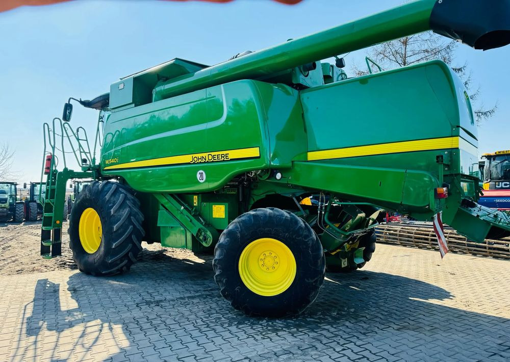 John Deere W540i - מקצרת קומבינה: תמונה 3 John Deere W540i - מקצרת קומבינה: תמונה 3