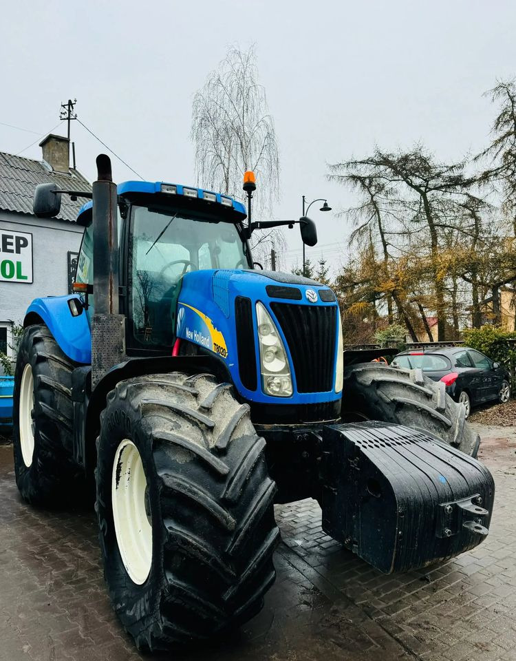 New Holland T8020 - טרקטור חקלאי: תמונה 2 New Holland T8020 - טרקטור חקלאי: תמונה 2