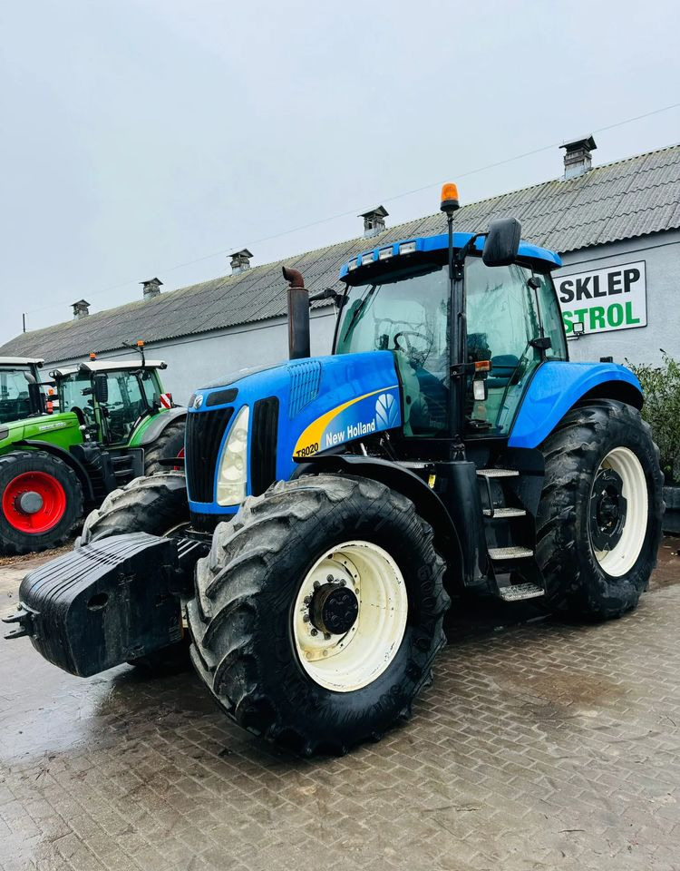New Holland T8020 - טרקטור חקלאי: תמונה 1 New Holland T8020 - טרקטור חקלאי: תמונה 1