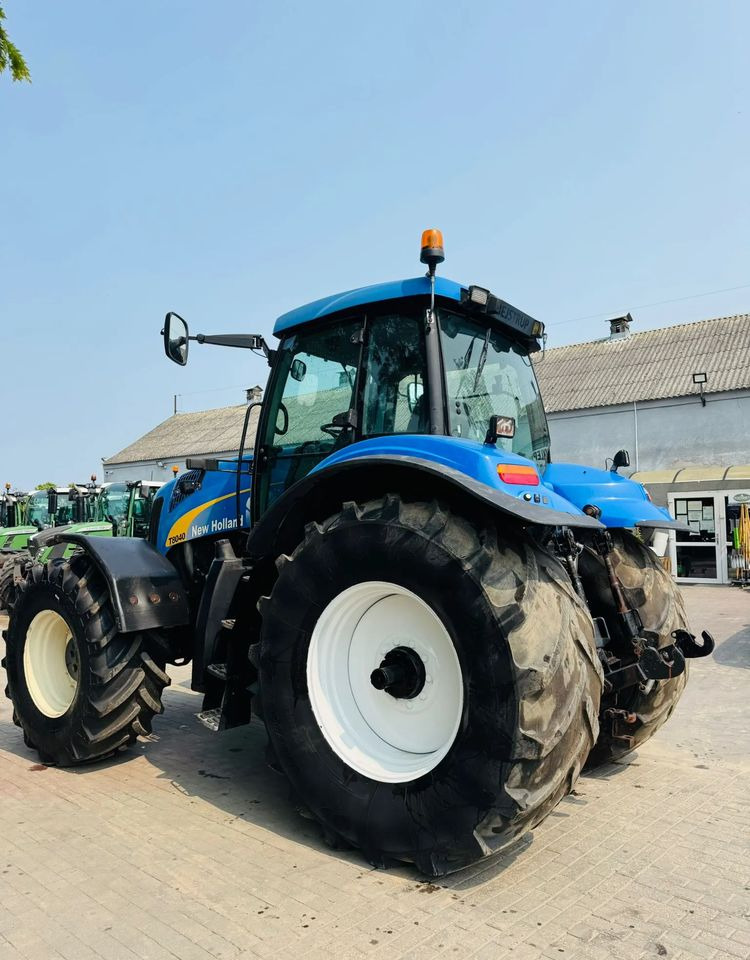 New Holland T8040 - טרקטור חקלאי: תמונה 5 New Holland T8040 - טרקטור חקלאי: תמונה 5