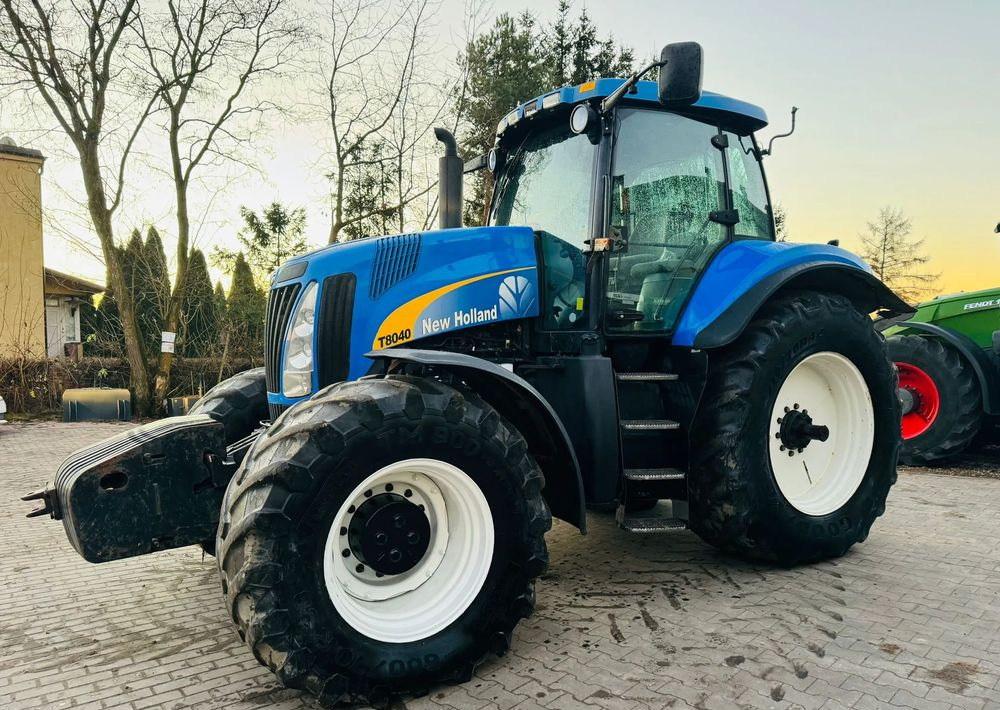 New Holland T8040 - טרקטור חקלאי: תמונה 1 New Holland T8040 - טרקטור חקלאי: תמונה 1