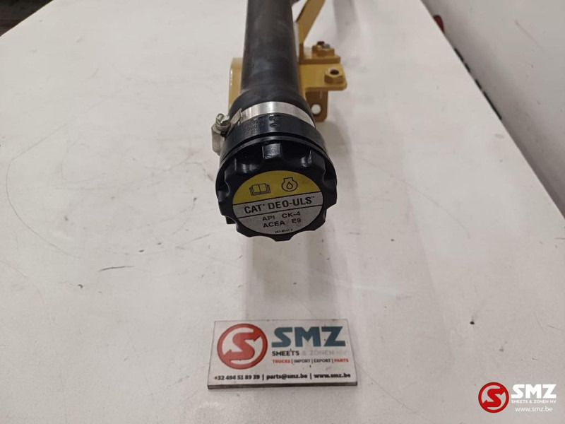 Caterpillar Hose + cap engine oil filler + plates Caterpillar - מנוע וחלקים עבור ציוד לטיפול בחומרים: תמונה 4 Caterpillar Hose + cap engine oil filler + plates Caterpillar - מנוע וחלקים עבור ציוד לטיפול בחומרים: תמונה 4
