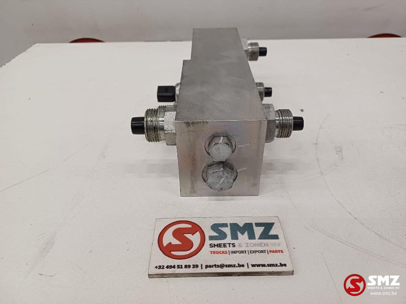 Caterpillar Hydraulic block Caterpillar - חלקי הידרוליקה עבור משאית: תמונה 3 Caterpillar Hydraulic block Caterpillar - חלקי הידרוליקה עבור משאית: תמונה 3