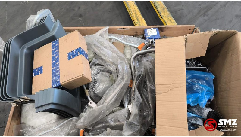 DAF Lot onderdelen DAF + Mercedes - פגוש עבור משאית: תמונה 1 DAF Lot onderdelen DAF + Mercedes - פגוש עבור משאית: תמונה 1