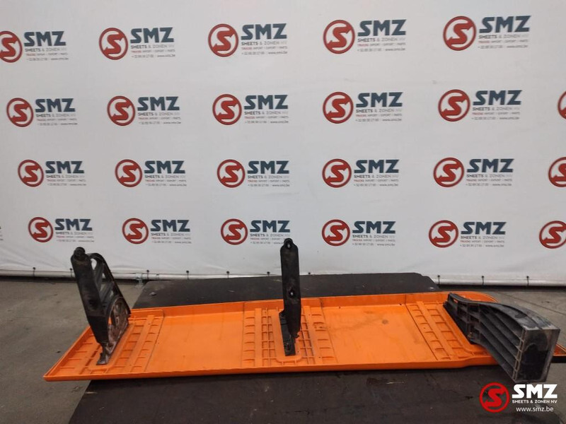 Iveco Occ cabinespoiler rechts Iveco - אווירודינמיקה/ ספוילר עבור משאית: תמונה 2 Iveco Occ cabinespoiler rechts Iveco - אווירודינמיקה/ ספוילר עבור משאית: תמונה 2