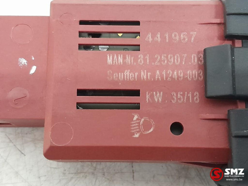 MAN Occ regelknop koplampbereik MAN - מערכת חשמל עבור משאית: תמונה 2 MAN Occ regelknop koplampbereik MAN - מערכת חשמל עבור משאית: תמונה 2