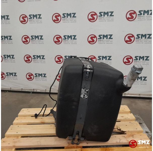 Mercedes-Benz Occ AdBluetank 85L + AdBlueniveausensor Mercedes - מערכת דלק עבור משאית: תמונה 2 Mercedes-Benz Occ AdBluetank 85L + AdBlueniveausensor Mercedes - מערכת דלק עבור משאית: תמונה 2