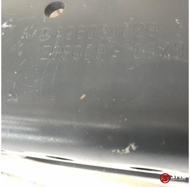 Mercedes-Benz Occ montagebeugels rechts Mercedes - מסגרת/ שלדה עבור משאית: תמונה 3 Mercedes-Benz Occ montagebeugels rechts Mercedes - מסגרת/ שלדה עבור משאית: תמונה 3
