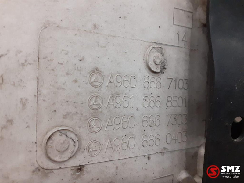 Mercedes-Benz Occ opstapbak links Mercedes - תא ופנים הרכב עבור משאית: תמונה 3 Mercedes-Benz Occ opstapbak links Mercedes - תא ופנים הרכב עבור משאית: תמונה 3