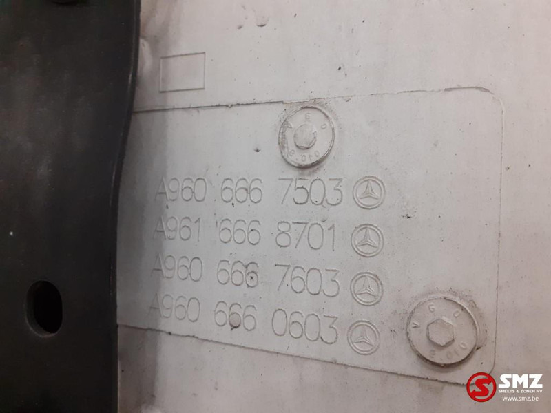 Mercedes-Benz Occ opstapbak rechts Mercedes - תא ופנים הרכב עבור משאית: תמונה 3 Mercedes-Benz Occ opstapbak rechts Mercedes - תא ופנים הרכב עבור משאית: תמונה 3