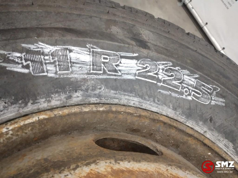 Michelin Occ vrachtwagenband Michelin 11R22.5 - צמיג עבור משאית: תמונה 3 Michelin Occ vrachtwagenband Michelin 11R22.5 - צמיג עבור משאית: תמונה 3