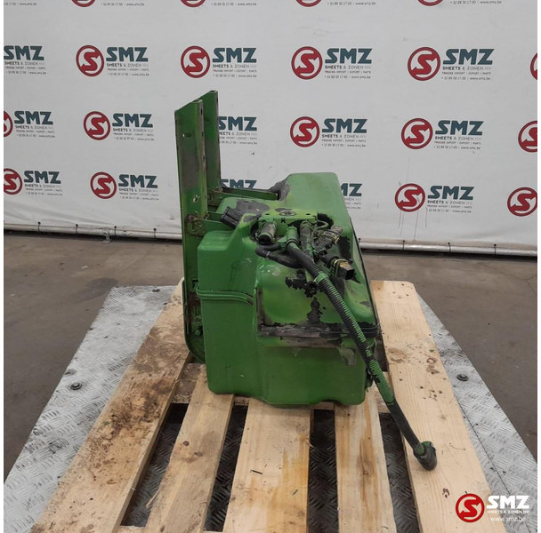 Scania Occ AdBluetank 75L + AdBlueniveausensor Scania - מערכת דלק עבור משאית: תמונה 3 Scania Occ AdBluetank 75L + AdBlueniveausensor Scania - מערכת דלק עבור משאית: תמונה 3