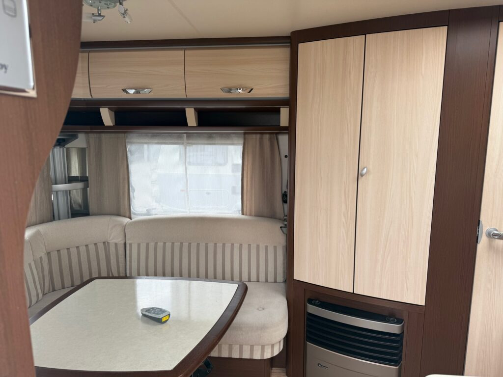Hobby Prestige 495 UL 2013 - קרוואן נגרר: תמונה 5 Hobby Prestige 495 UL 2013 - קרוואן נגרר: תמונה 5