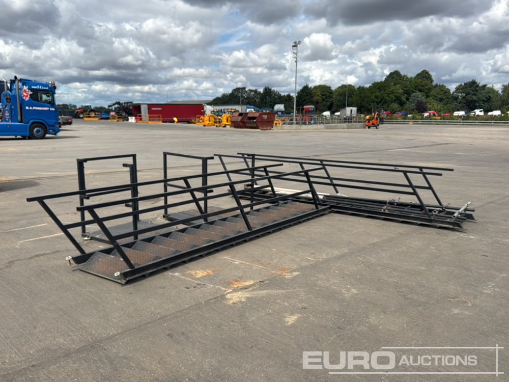 15 Step Steel Stairs, Access Platform, Handrails, Leg Supports (Cannot Be Reconsigned) (2 of) - כלי/ ציוד: תמונה 1 15 Step Steel Stairs, Access Platform, Handrails, Leg Supports (Cannot Be Reconsigned) (2 of) - כלי/ ציוד: תמונה 1