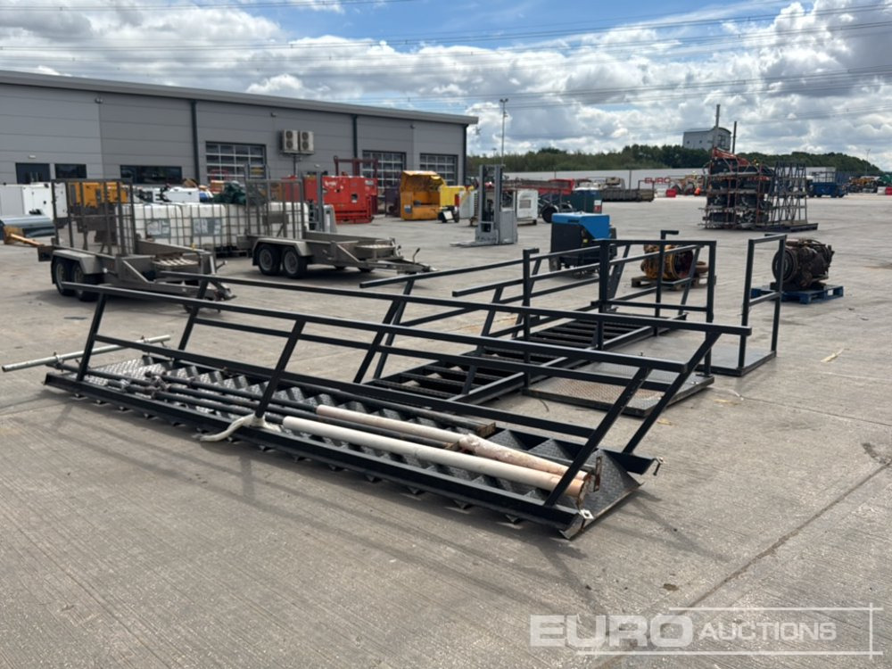15 Step Steel Stairs, Access Platform, Handrails, Leg Supports (Cannot Be Reconsigned) (2 of) - כלי/ ציוד: תמונה 3 15 Step Steel Stairs, Access Platform, Handrails, Leg Supports (Cannot Be Reconsigned) (2 of) - כלי/ ציוד: תמונה 3