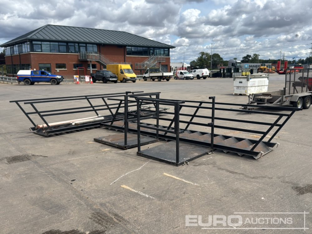 15 Step Steel Stairs, Access Platform, Handrails, Leg Supports (Cannot Be Reconsigned) (2 of) - כלי/ ציוד: תמונה 4 15 Step Steel Stairs, Access Platform, Handrails, Leg Supports (Cannot Be Reconsigned) (2 of) - כלי/ ציוד: תמונה 4